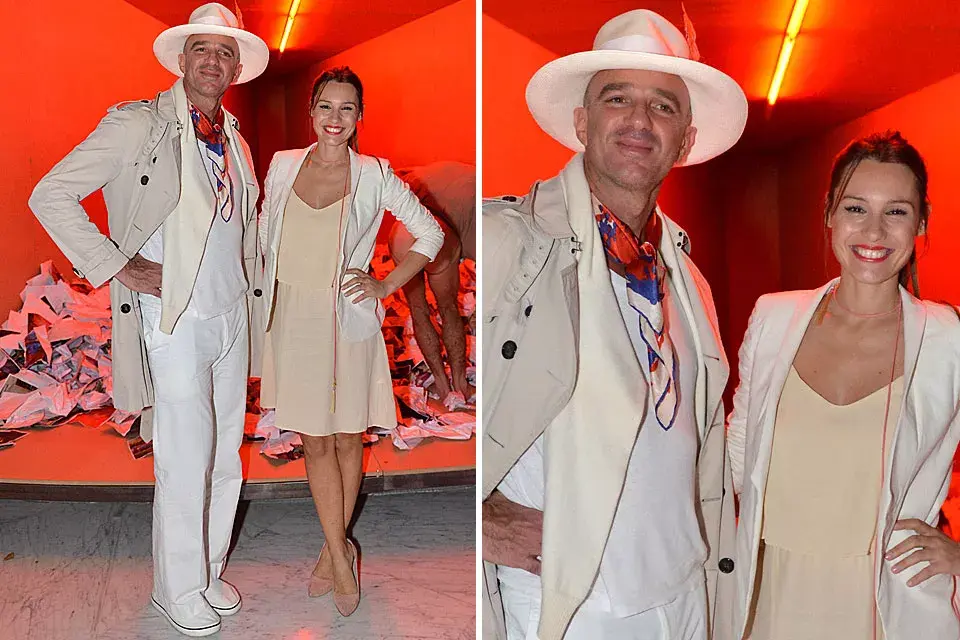 Alan Faena y Pampita eligieron los mismo tonos para sus outfits. Juntos, posaron en el Faena Arts Center