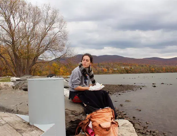 Después de la muestra, un merecido pic-nic frente al río Hudson