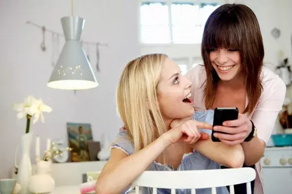 "¡Mirá a quién conocí en Tinder!"