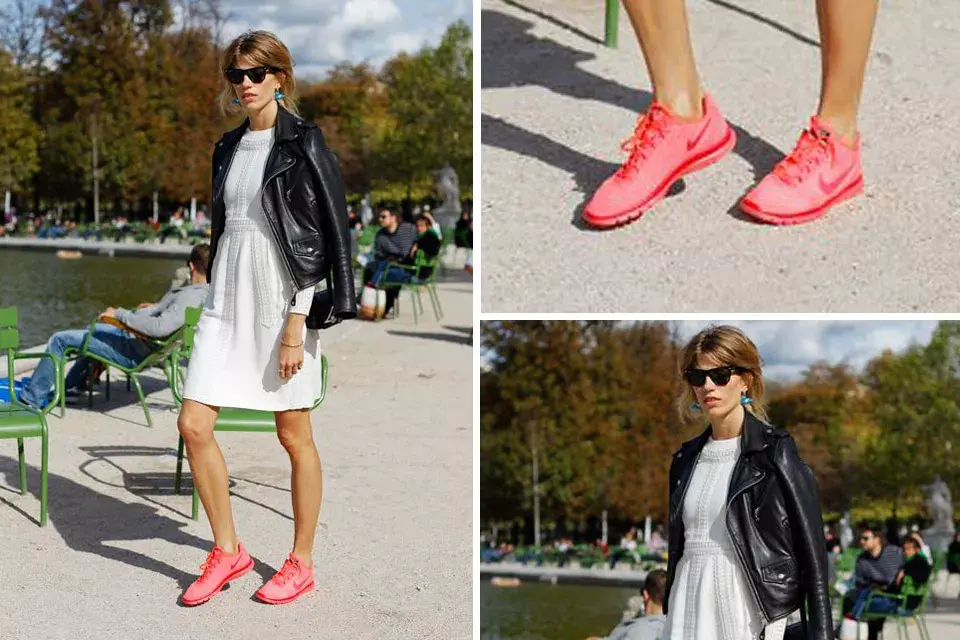 Adora mezclar prendas elegante o formales con zapatillas