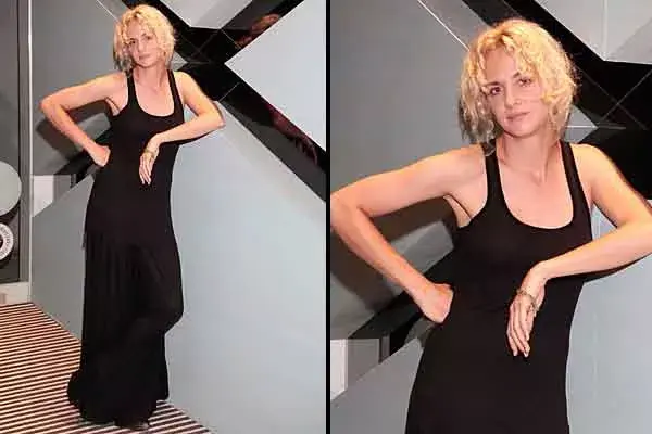 Total black para Leonora Balcarce que se sumó a la tendencia del vestido largo para asistir al evento de Garza Lobos. ¿Te va el pelo despeinado?