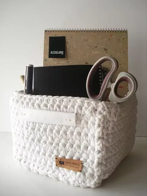 Objetos de uso cotidiano con bajo impacto ambiental como almohadones, alfombras, puffs, calzados y accesorios