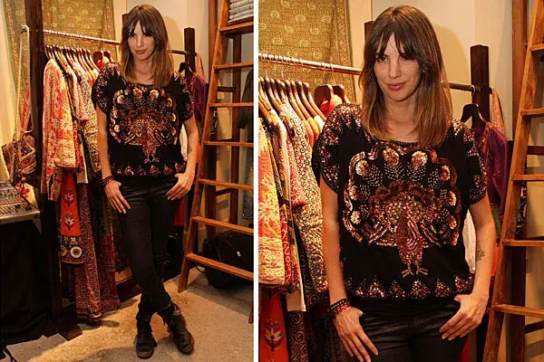 Siempre con un estilo rocker, Débora de Corral eligió un look con remera con estampa bordada; ¿te gusta?