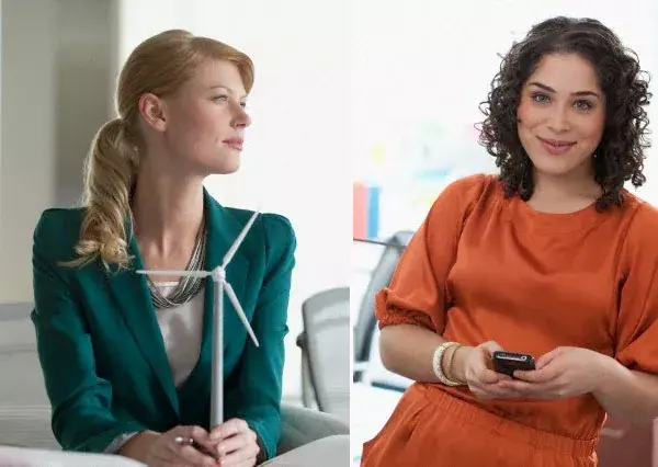 Por un lado, el clásico blazer. Por otro, una blusa naranja para darle vida al look