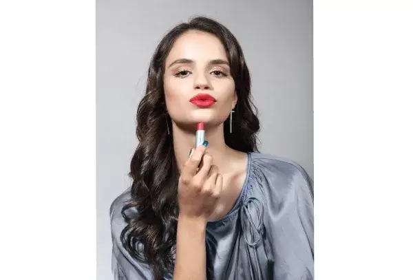 Los rojos y bordó serán los colores más vistos este invierno