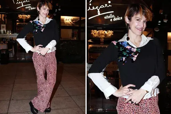 Connie Ansaldi disfrutó de una rica cena en Piegari. ¿Su outfit? Pantalón animal print en colores, sweater tres cuartos bordado  y camisa blanca.