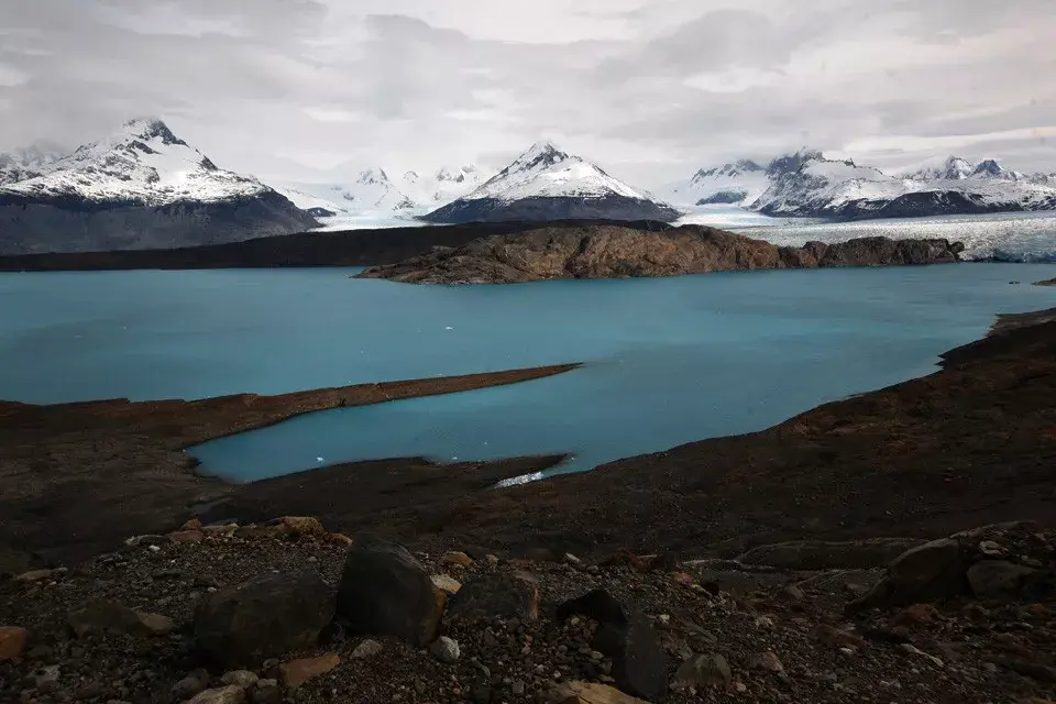 Una recorrida por el Glaciar Upsala, el más grande del Parque Nacional Los Glaciares, pasear por el museo, por la ciudad de Calafate y ver fósiles en las piedras, una experiencia inolvidable