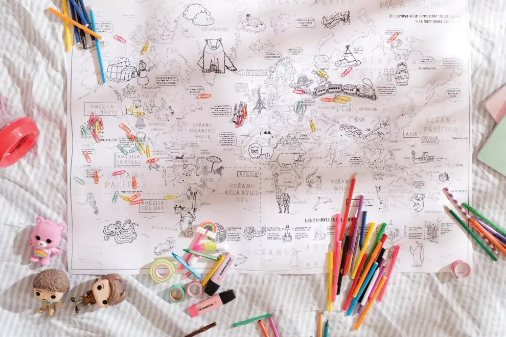 Con los niños. Aprovechá este mapa ilustrable ($1100) para contarles a tus hijos las historias de cada uno de los países que visitaste o incluso para planear viajes imaginarios.