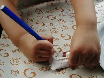 Escribo y de paso, hago garabatos