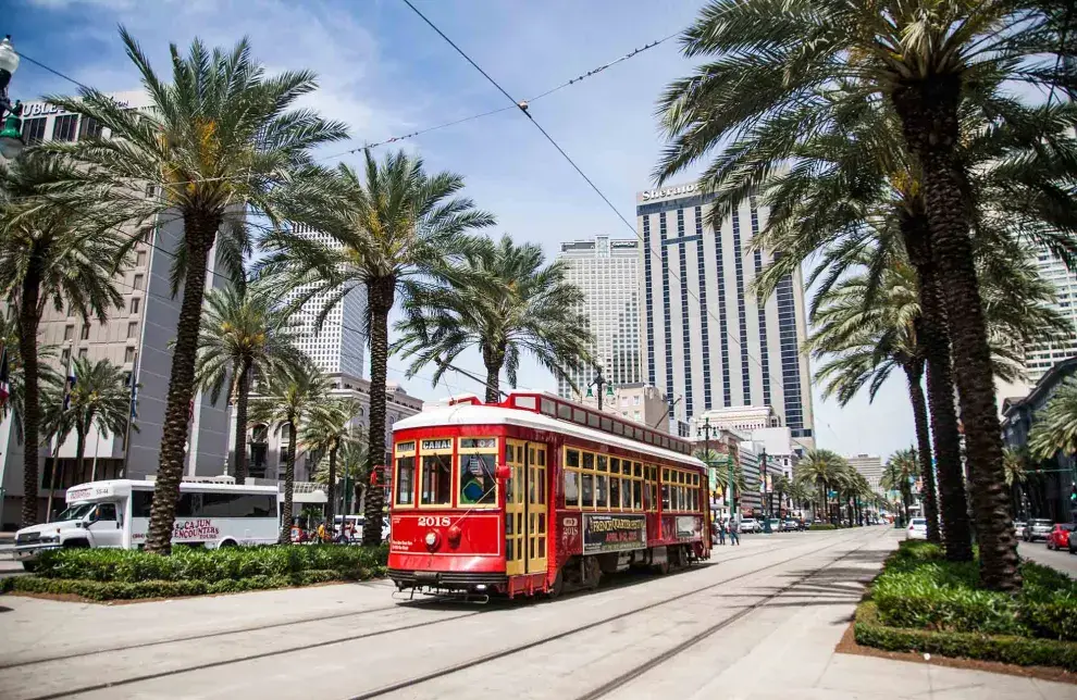 El tranvía de Canal Street, que separa el French Quarter de la parte americana de la ciudad. 