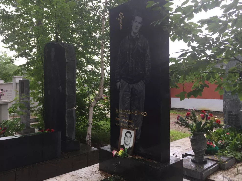 Una tumba de un gangster asesinado en la década de 1990 en Ekaterimburgo