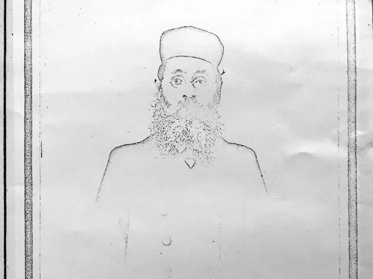 Mordejai Reuben Hacohen Sinay nació en 1850, vivió en Grodno y emigró a la Argentina en 1894. Murió en Buenos Aires en 1918