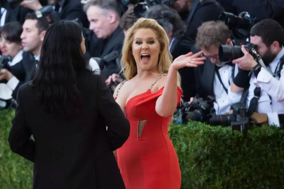 Amy Schumer siguió siendo invitada a pesar de sus declaraciones.