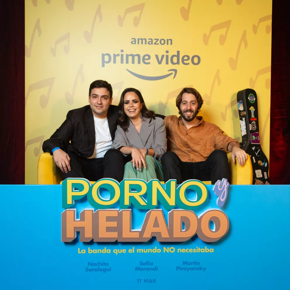 El trío protagónico: Martín Piroyansky, Ignacio Saralegui y  Sofía Morandi. Foto gentileza de Amazon Prime Video