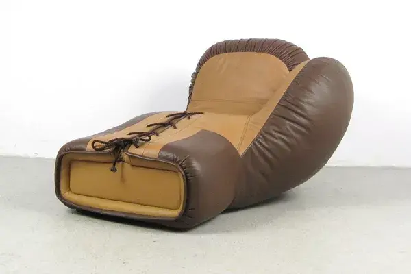 Para los amantes del box: ¡Un sillón-cama con forma de guante! Ojo que se puede convertir en el lugar perfecto para disfrutar de una buena película