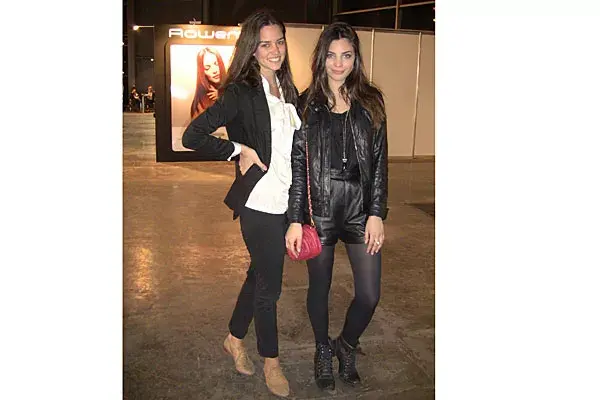 Accesorios adorables: zapatos Oxford color tostado y el short de cuero