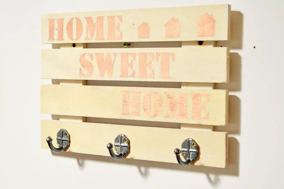 Perchero de pallet (Cachita deco, $295)