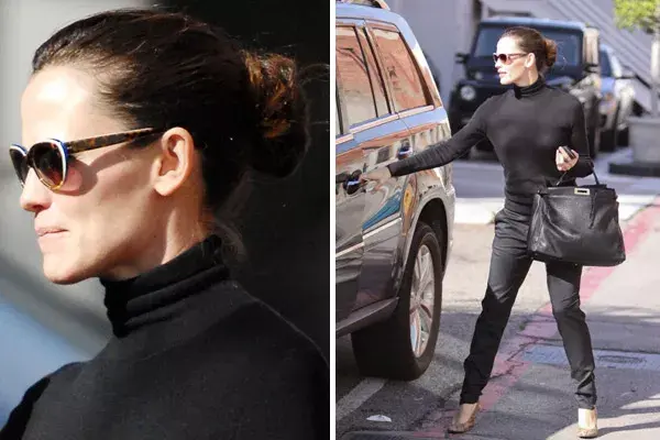 El look total black de Jennifer Garner y el peinado tirante la hacen parecer aún más delgada