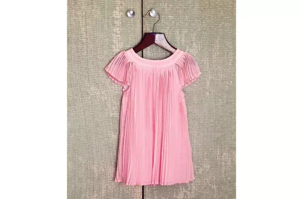 Si tenés algún vestidito como este, queda lindo colgado en algún percherito a la vista