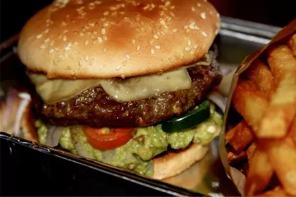La receta de las hamburguesas elaborada por el dueño se inspiró en restaurantes de Nueva York