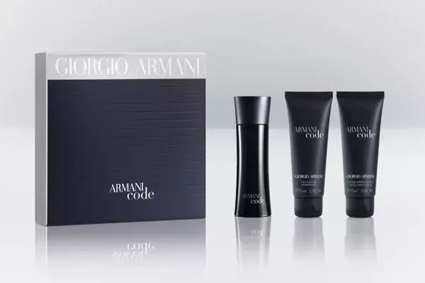 Armani Code presenta un set de perfume, shower gel y after shave, a $430