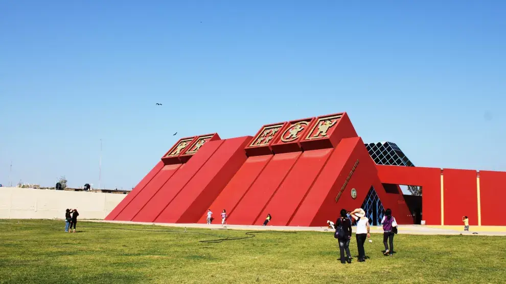 El moderno museo de las Tumbas Reales del Señor de Sipán