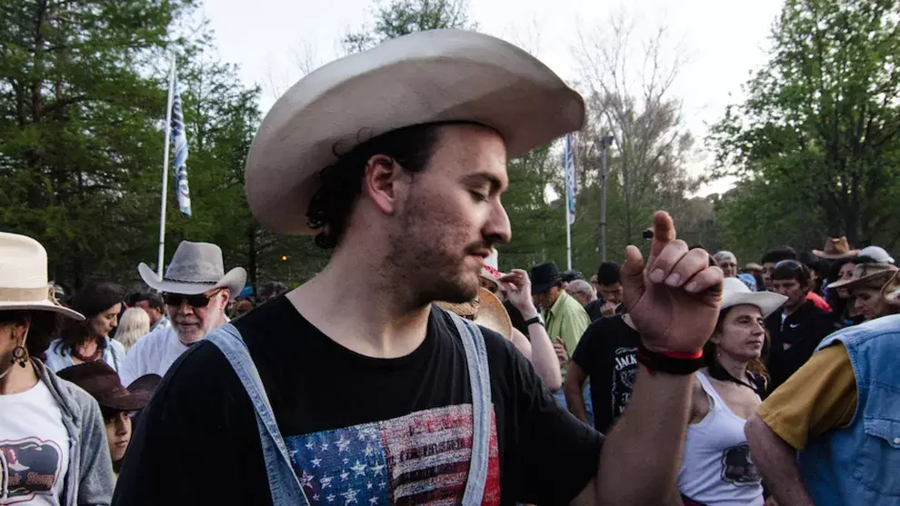 Vestidos como vaqueros, alrededor de 25 mil personas asistieron al festival
