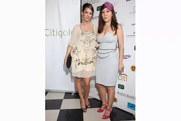 Agustina Lecouna junto a Carmine Dodero en el desfile a beneficio Six O Clock en la embajada de Italia; ¿te animás a usar tocados?