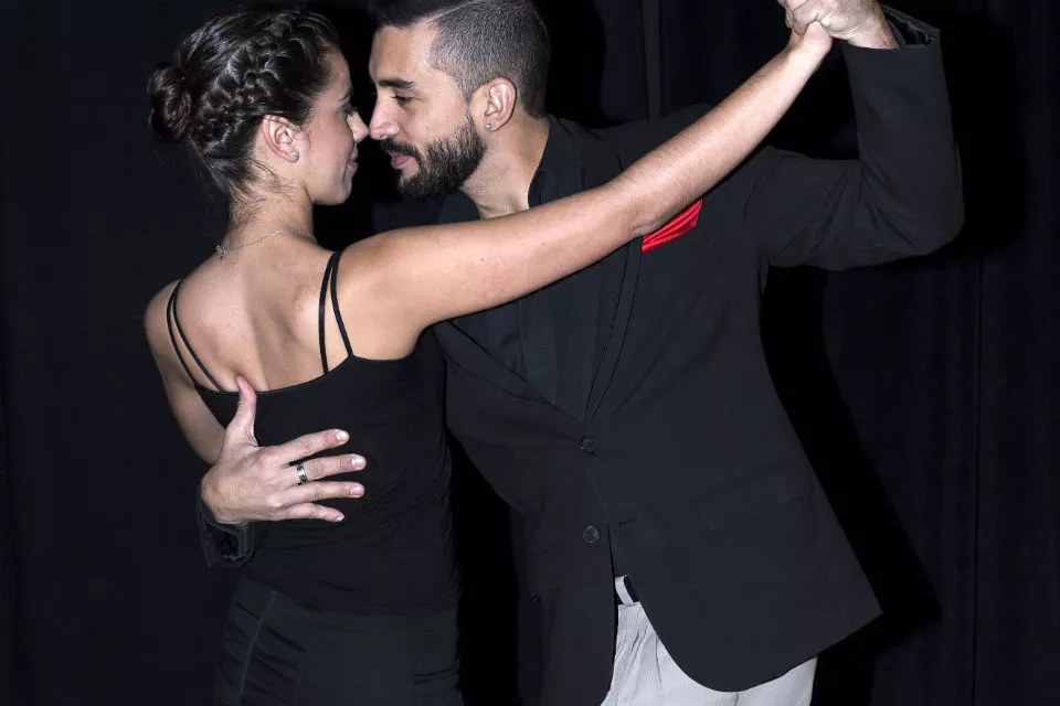 El tango es un baile muy sensual, que si además se hace a ciegas puede despertar otros sentidos