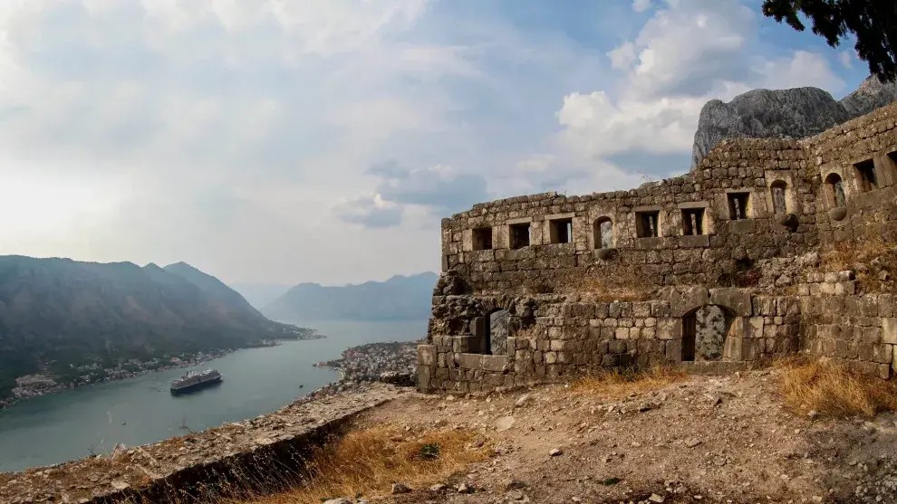 El castillo de San Juan, con más de mil escalones y la mejor vista de la bahía