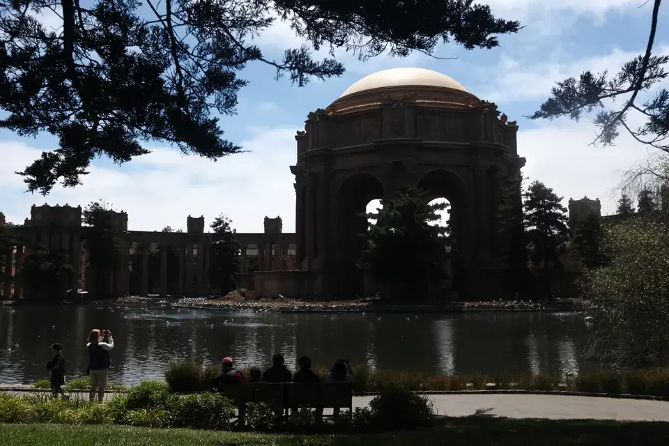 Parques en los alrededores del Puente Golden Gate, en donde la gente pasa mucos de sus ratos libres