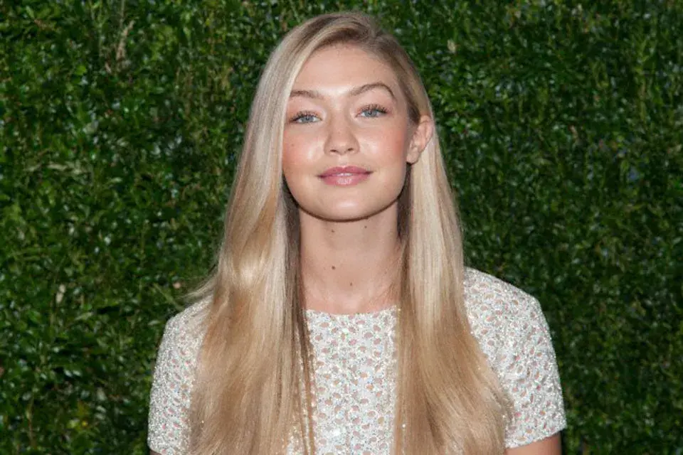 Pelo suelto, bien lacio y muy prolijo para la modelo