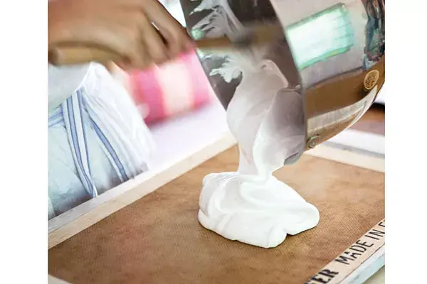 Los silpats se consiguen en casas de repostería, son ideales para hornear galletitas, ¡sin tener que enmantecar! pero si no tenés uno en casa, simplemente podés usar papel manteca