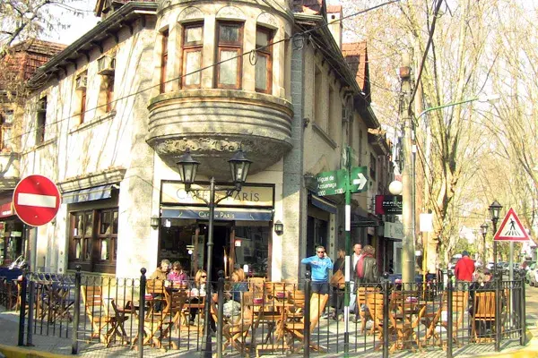 La fachada de Café de París