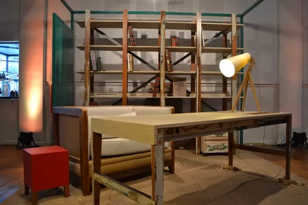 El diseñador Rodrigo Matta presenta una colección de muebles, creados a partir de madera de descarte. Líneas simples, pero con mucha onda y conciencia ecológica en su producción