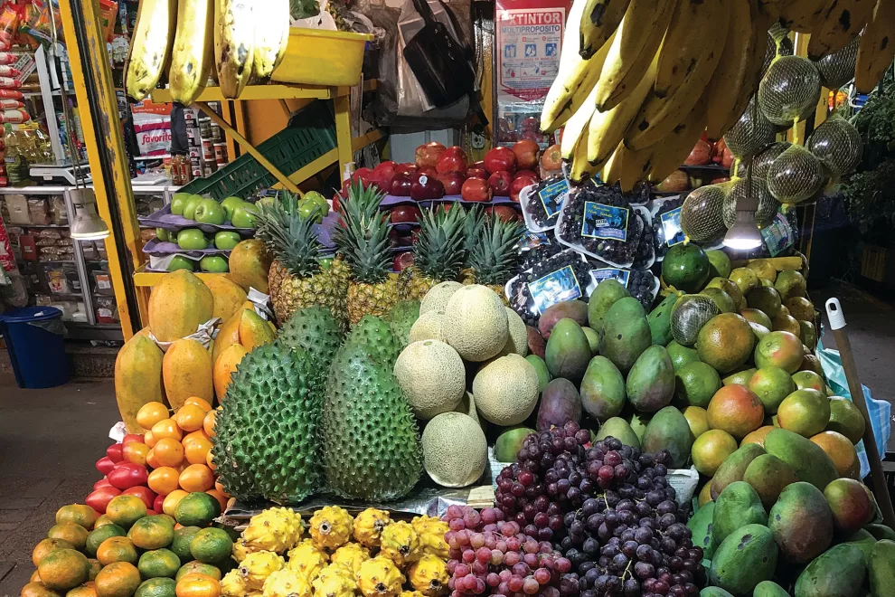Frutas súper exóticas en el mercado Paloquemao