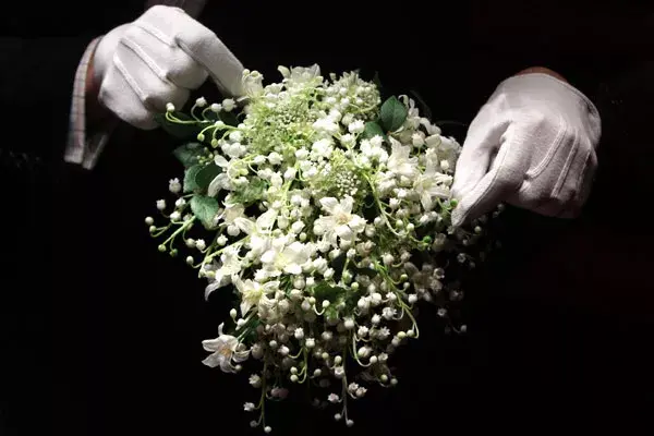 El ramo, compuesto de diversas flores