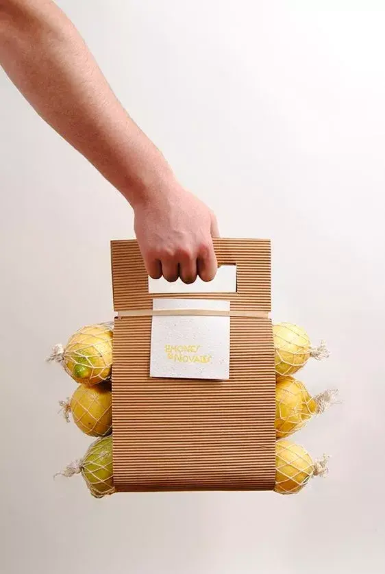 Bolsa con cartón corrugado, linda y low cost.