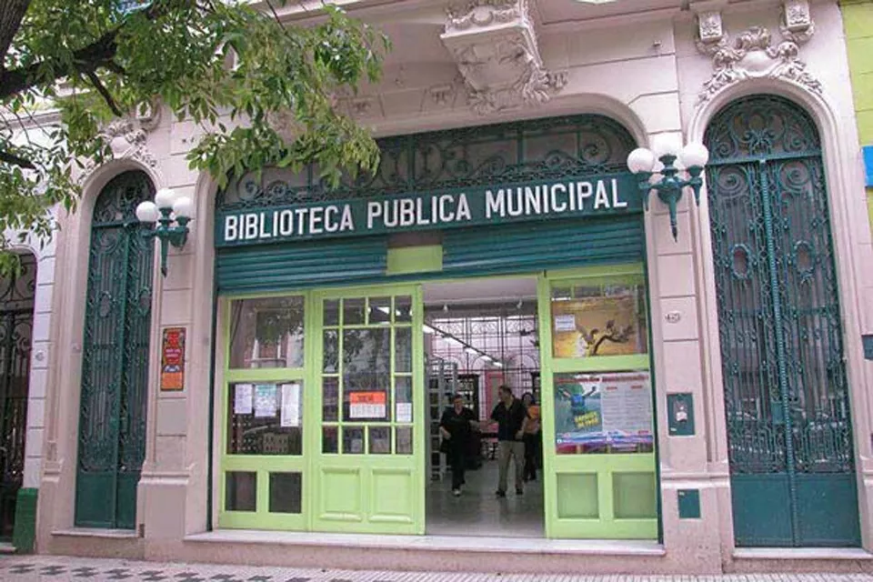 Jorge Luis Borges trabajó en la Biblioteca Municipal Miguel Cané de 1937 a 1946