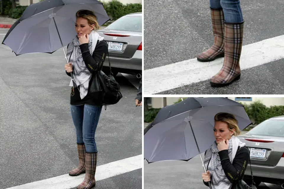 Hillary Duff y el clásico print Burberry para afrontar un día gris y lluvioso