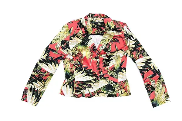 Blazer Simon de Beauvoir con estampa tropical (Ronée, $450)