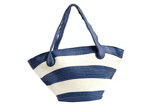 Cartera de mimbre (Como quieres que te quiera, $245)