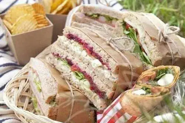 Llevar unos ricos sandwiches preparados también es una excelente opción