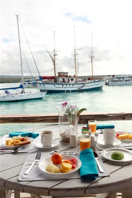 Desayuno frente al puerto
