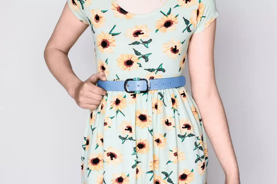 De color. Si tenés un vestido de corte princesa. podés optar por un cinturón en la misma gama. Afina y cierra el look