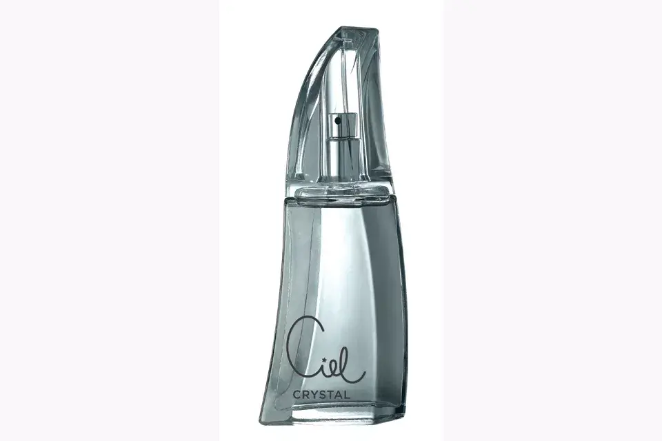 Crystal, de Ciel. Cuerpo de azahar, flor de loto, rosa y pétalos de neroli. $69, 80 ML