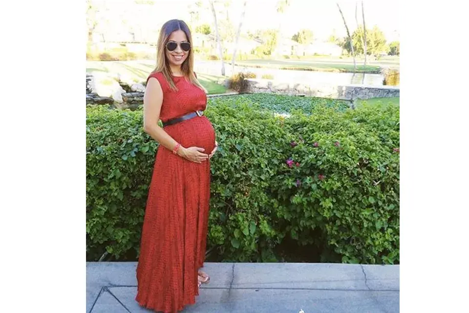 El cinturón es el aliado de las panzas: nos marca las curvas y queda espectacular con vestidos largos