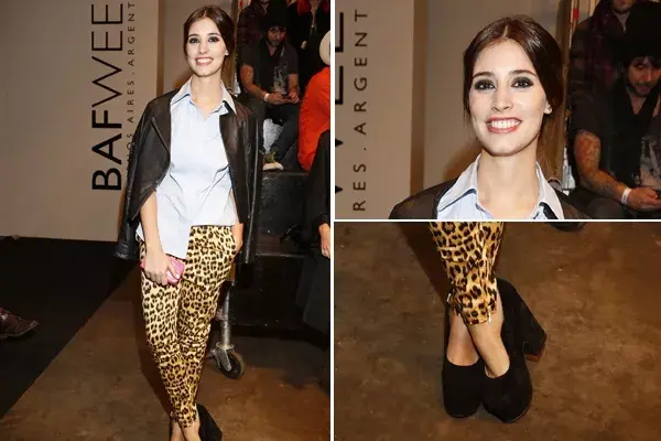 Agustina Córdova con chaqueta de cuero, camisa (el detalle de colocar una parte adentro y otra afuera del pantalón es cancherísimo) y cigarette animal print. Para completar su outfit: plataformas negras. ¡Aplausos, por favor!