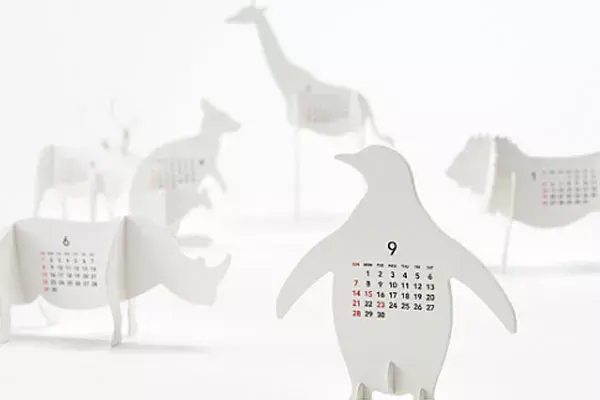 Almanaque con forma de animales que puede quedar divino sobre un escritorio
