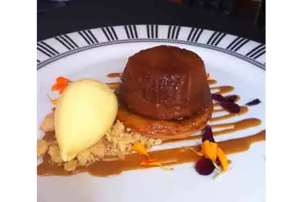 El postre recomendado: Tatin de manzanas y helado de canela